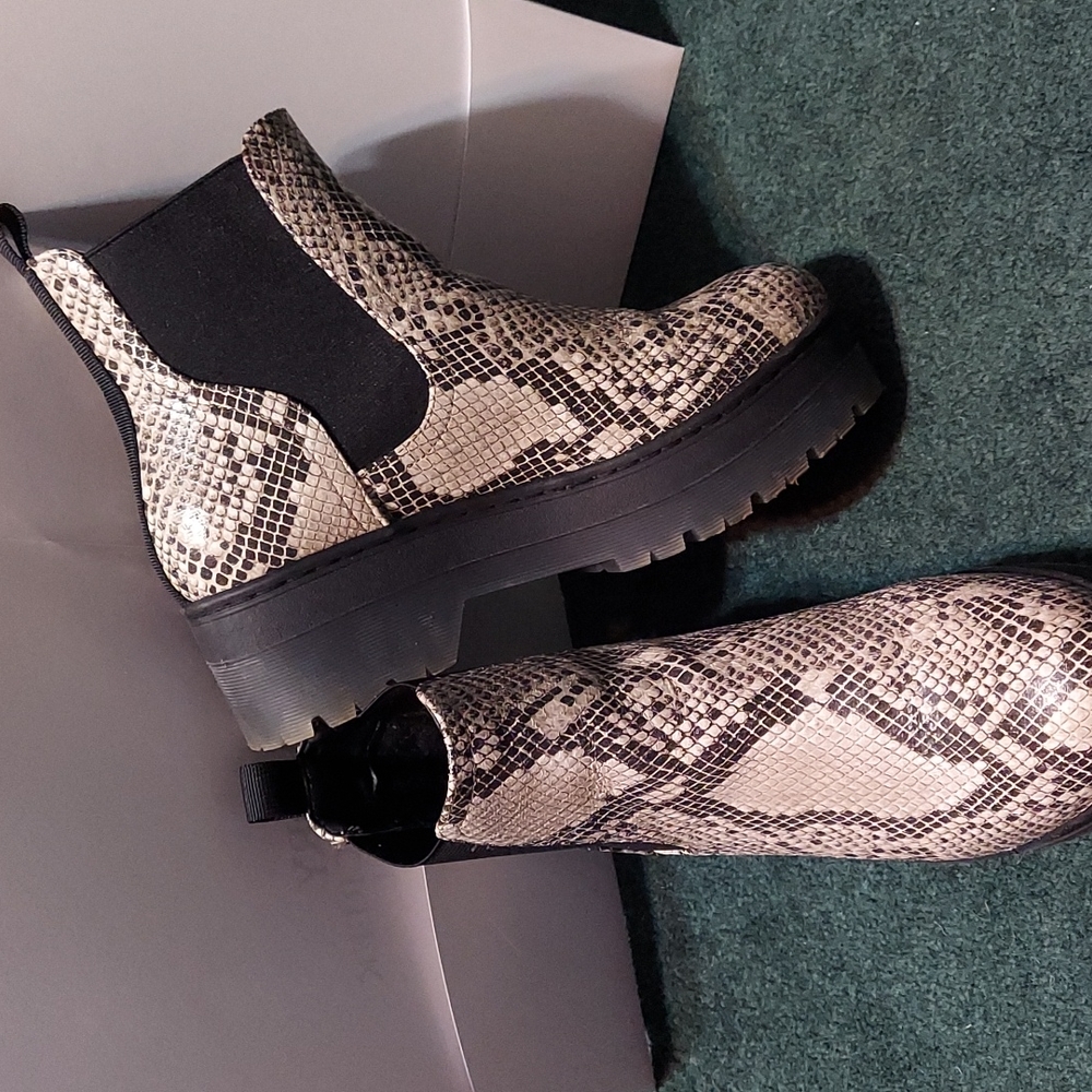 Mia cayson size 8 boots